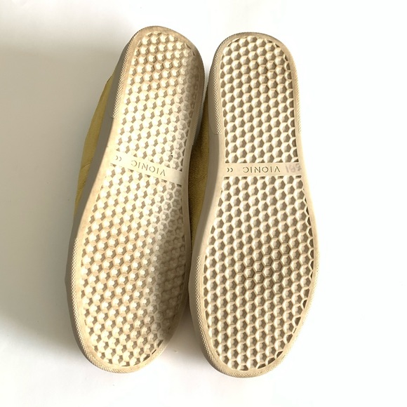 Vionic Women’s Yellow Jean Suede Slip-on Sneakers Size 9 - Picture 2 of 8